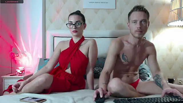 Snapshot of JessicaSteve chatting on October 2025 09:15:01 PM JessicaSteve online show from October 2025 09:15:01 PM