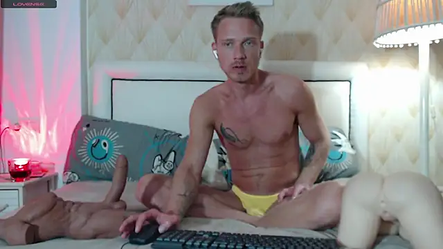 Snapshot of JessicaSteve chatting on November 2025 06:39:01 PM JessicaSteve online show from November 2025 06:39:01 PM