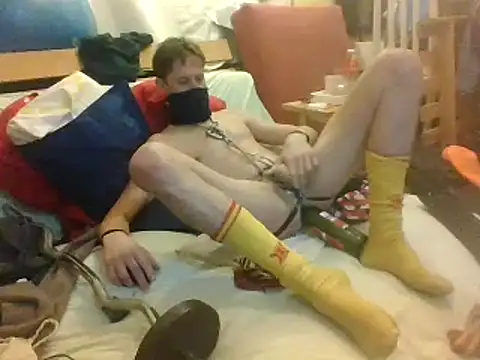 Snapshot of londonfuckwhore chatting on January 2025 06:49:01 PM londonfuckwhore online show from January 2025 06:49:01 PM