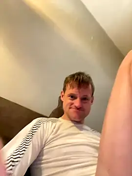 Snapshot of londonfuckwhore chatting on October 2025 04:05:01 AM londonfuckwhore online show from October 2025 04:05:01 AM