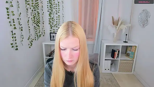 Laly Peach online show from October 2025 11:27:02 AM