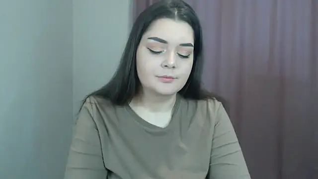 Snapshot of ohhhMie chatting on December 2024 11:22:01 AM ohhhMie online show from December 2024 11:22:01 AM