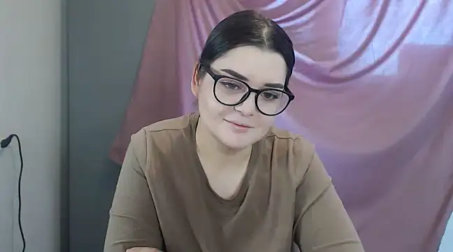 Snapshot of ohhhMie chatting on February 2025 07:44:01 AM ohhhMie online show from February 2025 07:44:01 AM