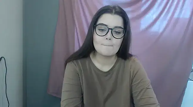 Snapshot of ohhhMie chatting on February 2025 09:37:01 AM ohhhMie online show from February 2025 09:37:01 AM