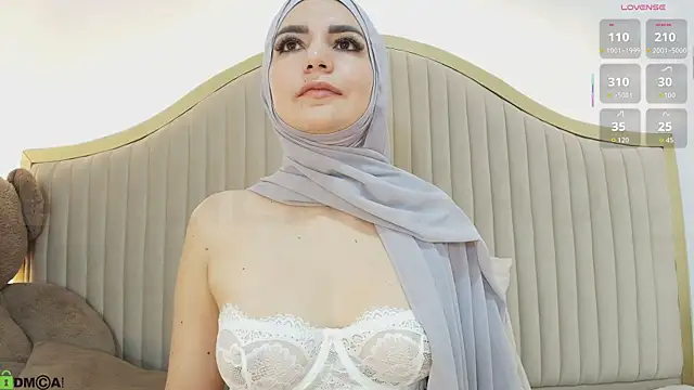 dalilasaadi  online show from September 2025 04:20:02 PM