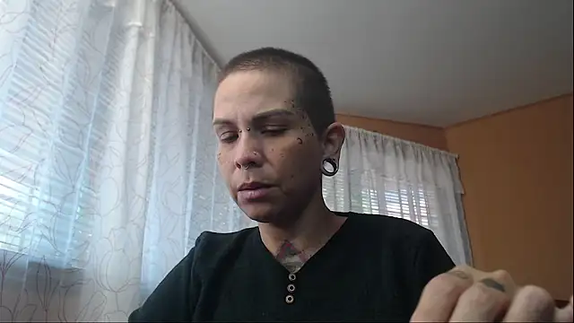 Snapshot of moon_cat85 chatting on February 2026 05:44:02 PM moon cat85 online show from February 2026 05:44:02 PM