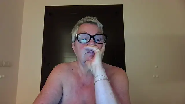 GrannyChrissy68 online show from October 2025 09:22:01 PM