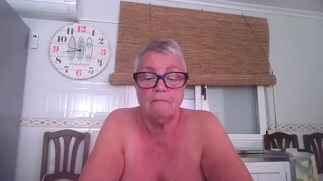 GrannyChrissy68 online show from October 2025 08:43:02 PM