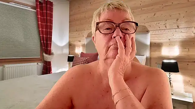 GrannyChrissy68 online show from April 2026 01:41:01 PM