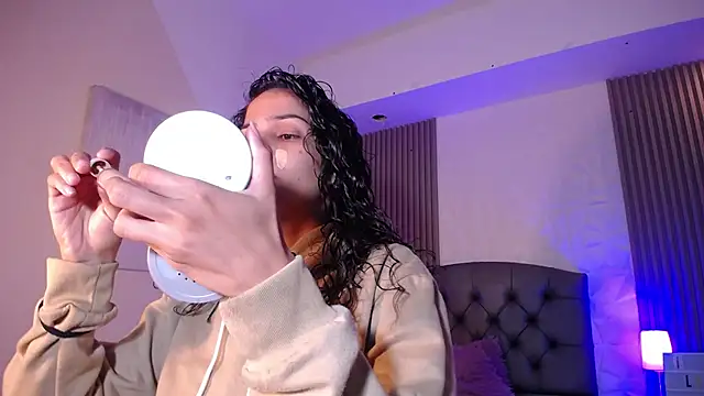 Snapshot of ximena_diaz chatting on February 2025 09:52:02 PM ximena diaz online show from February 2025 09:52:02 PM