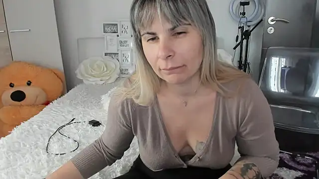 sweetemy4u online show from November 2025 10:09:01 AM