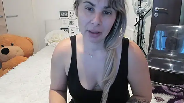 sweetemy4u online show from November 2025 01:24:02 PM