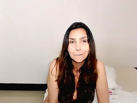 Monique kiss online show from December 2025 08:58:02 PM