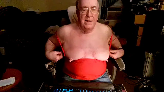 Snapshot of Toastir chatting on October 2025 08:22:02 PM Toastir online show from October 2025 08:22:02 PM