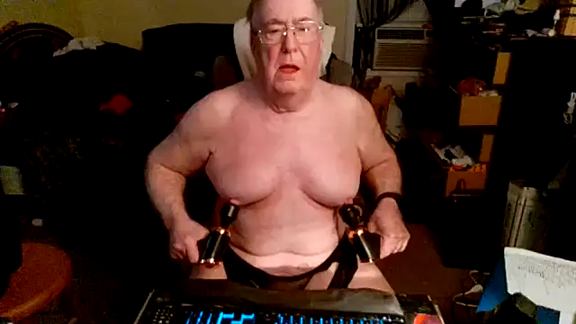 Snapshot of Toastir chatting on November 2025 10:54:02 PM Toastir online show from November 2025 10:54:02 PM