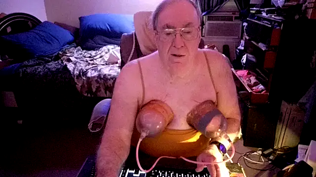 Snapshot of Toastir chatting on December 2025 04:01:02 PM Toastir online show from December 2025 04:01:02 PM