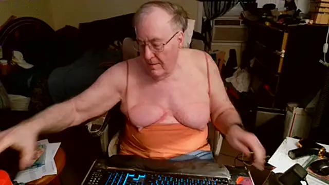 Snapshot of Toastir chatting on February 2026 09:44:01 PM Toastir online show from February 2026 09:44:01 PM