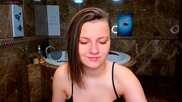 MelindaTin online show from December 2025 01:33:02 AM