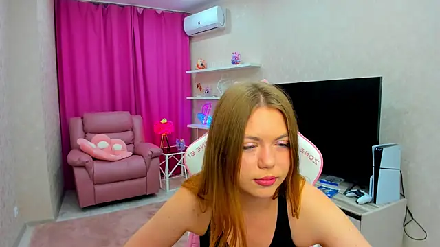 Strawberrye online show from November 2025 03:28:02 AM