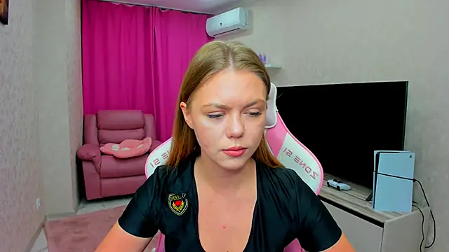 Strawberrye online show from February 2026 03:18:02 AM