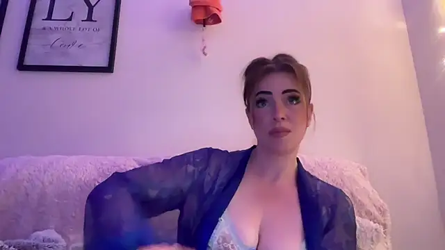 Snapshot of EmilyBlue chatting on April 2026 08:11:01 PM EmilyBlue online show from April 2026 08:11:01 PM