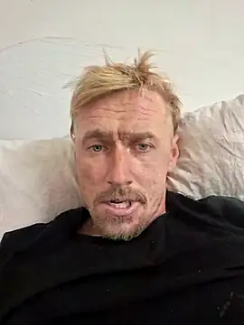 Snapshot of nikoo111 chatting on October 2025 03:05:01 AM nikoo111 online show from October 2025 03:05:01 AM