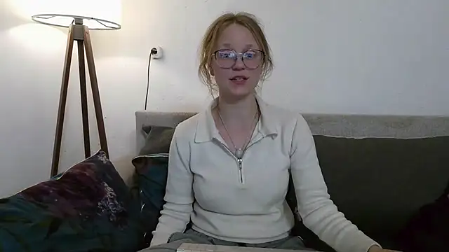 little-leni online show from April 2026 08:20:02 PM