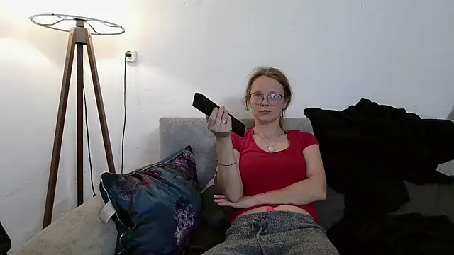 little-leni online show from April 2026 08:33:02 PM