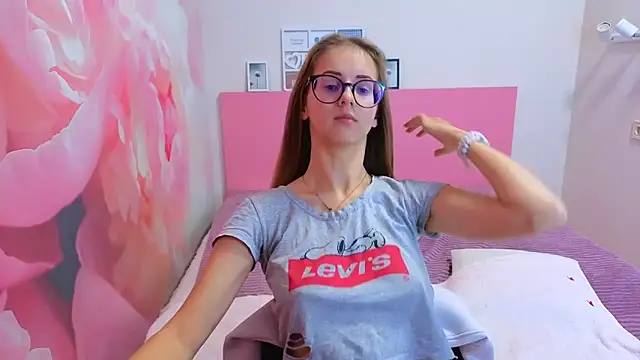 AliceAdams online show from October 2025 07:00:02 AM