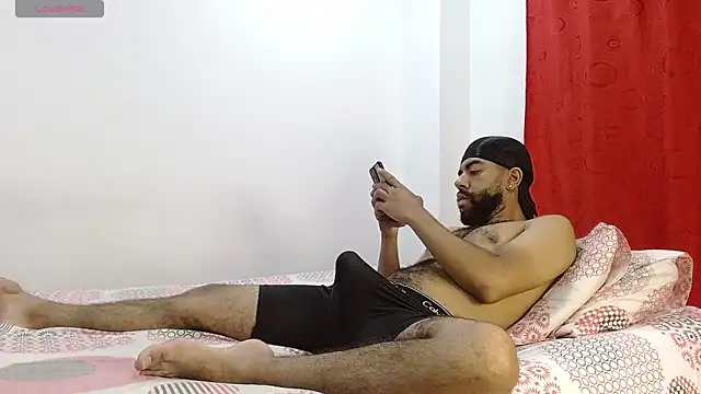 Snapshot of Aroon_Stonne chatting on February 2025 01:22:01 AM Aroon Stonne online show from February 2025 01:22:01 AM