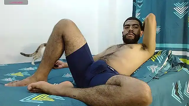 Snapshot of Aroon_Stonne chatting on March 2025 12:04:01 AM Aroon Stonne online show from March 2025 12:04:01 AM