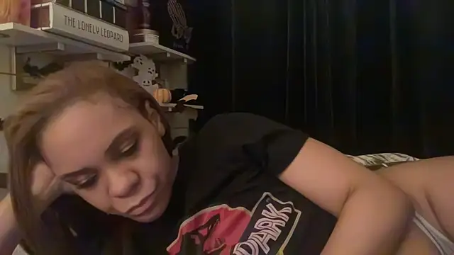 Snapshot of Sanaawest chatting on October 2025 04:58:01 AM Sanaawest online show from October 2025 04:58:01 AM