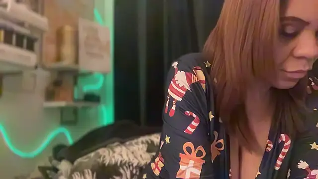 Snapshot of Sanaawest chatting on December 2025 12:32:01 PM Sanaawest online show from December 2025 12:32:01 PM