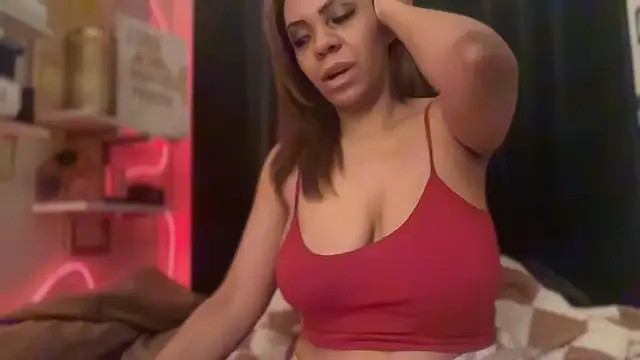 Snapshot of Sanaawest chatting on December 2025 12:42:02 PM Sanaawest online show from December 2025 12:42:02 PM