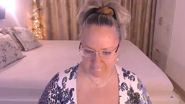 Raisshy online show from November 2025 04:20:01 PM