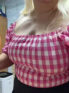 Snapshot of SabinaSweety chatting on December 2024 12:33:02 PM SabinaSweety online show from December 2024 12:33:02 PM