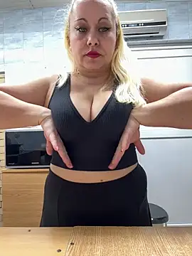 Snapshot of SabinaSweety chatting on March 2025 10:33:02 AM SabinaSweety online show from March 2025 10:33:02 AM