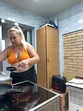 Snapshot of SabinaSweety chatting on September 2025 07:30:01 AM SabinaSweety online show from September 2025 07:30:01 AM