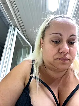 Snapshot of SabinaSweety chatting on September 2025 05:40:01 AM SabinaSweety online show from September 2025 05:40:01 AM