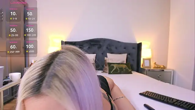 ElizzaBubble online show from April 2026 10:20:01 PM