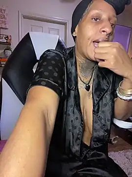 Snapshot of MzParker chatting on January 2025 03:04:01 PM MzParker online show from January 2025 03:04:01 PM