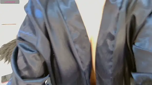 Snapshot of zarahdivousi chatting on November 2025 12:37:02 PM zarahdivousi online show from November 2025 12:37:02 PM