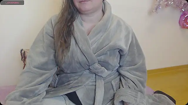 Snapshot of Lady_Adrianna chatting on February 2025 09:44:02 PM Lady Adrianna online show from February 2025 09:44:02 PM