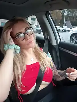 Snapshot of HollyTattoo chatting on December 2024 10:14:02 PM HollyTattoo online show from December 2024 10:14:02 PM