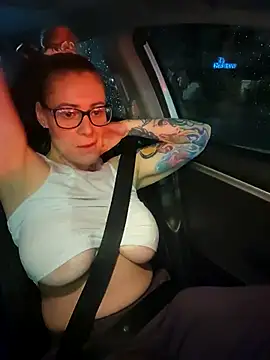 Snapshot of HollyTattoo chatting on December 2024 11:03:01 PM HollyTattoo online show from December 2024 11:03:01 PM