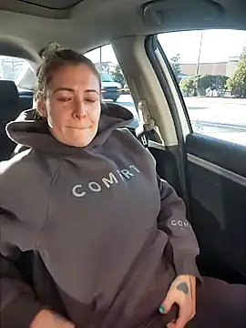 Snapshot of HollyTattoo chatting on January 2025 11:32:01 AM HollyTattoo online show from January 2025 11:32:01 AM