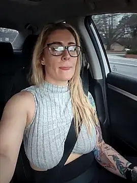 Snapshot of HollyTattoo chatting on February 2025 10:09:01 PM HollyTattoo online show from February 2025 10:09:01 PM