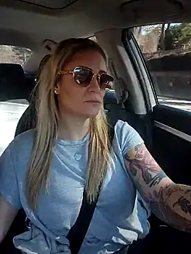 Snapshot of HollyTattoo chatting on February 2025 07:49:01 PM HollyTattoo online show from February 2025 07:49:01 PM