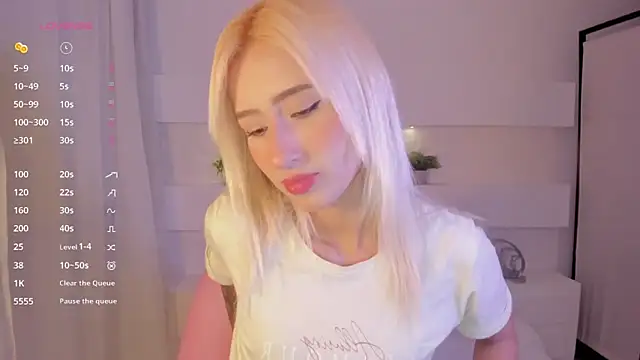 Snapshot of AshleyRoys chatting on January 2025 03:53:02 PM AshleyRoys online show from January 2025 03:53:02 PM