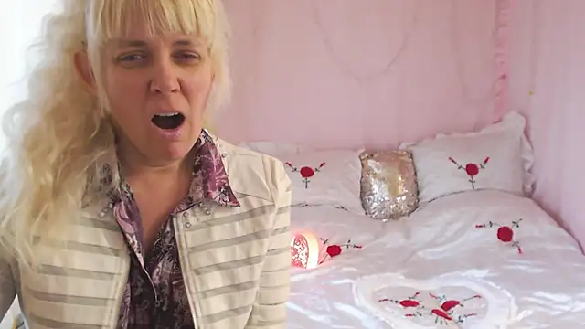 Snapshot of SunnySylvia chatting on November 2025 07:11:02 AM SunnySylvia online show from November 2025 07:11:02 AM